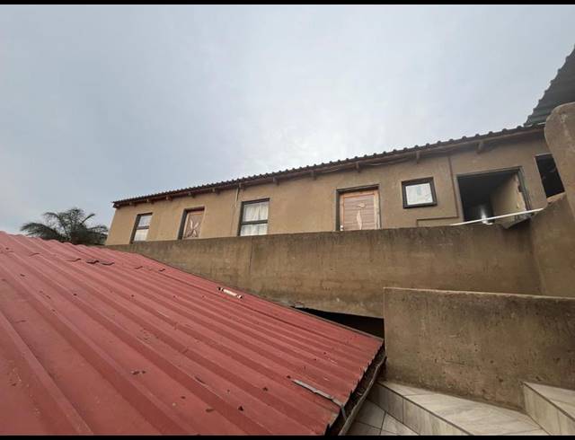 12 BEDROOM HOUSE FOR SALE IN PROTEA GLEN EXT